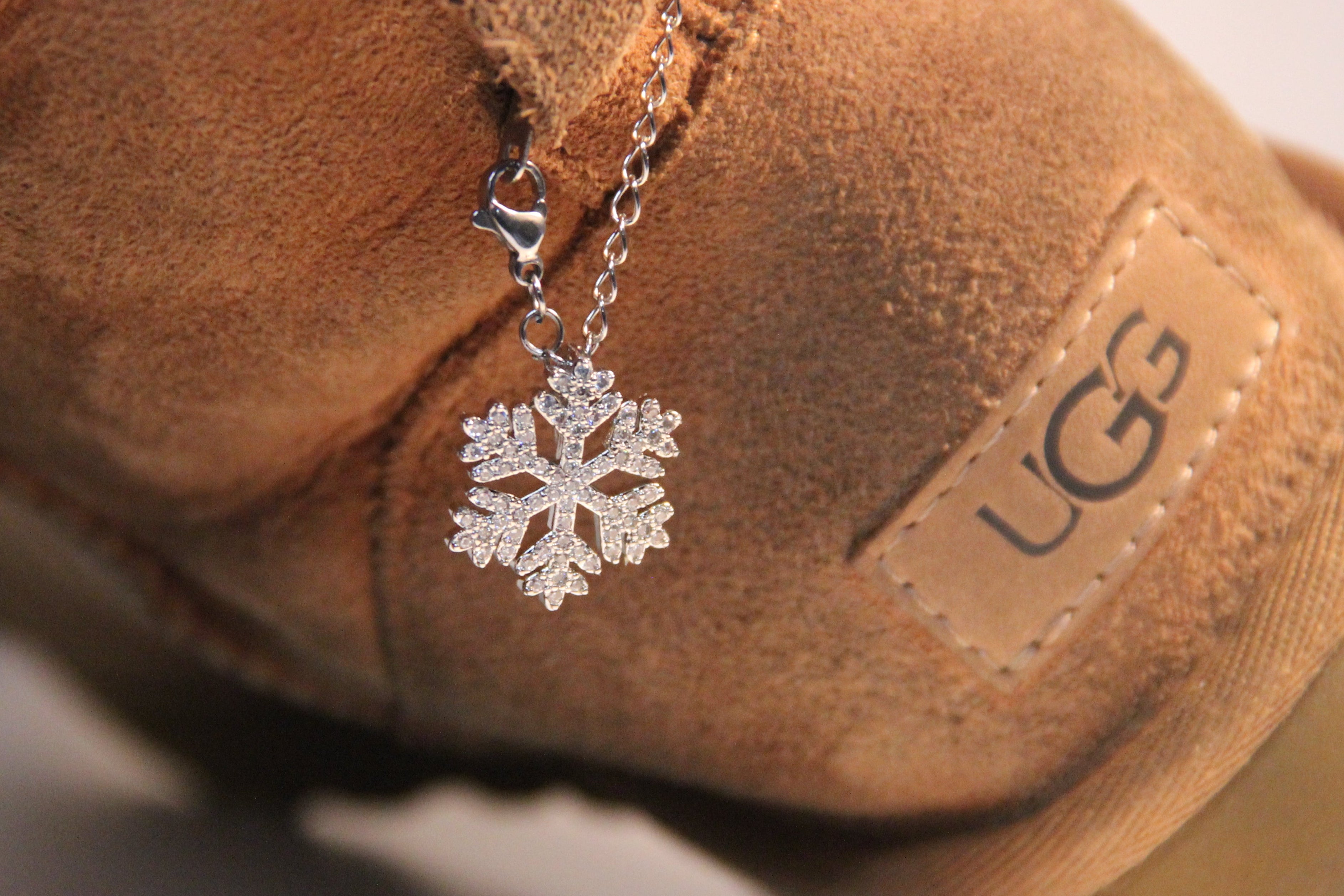 Minéva - Silver Snowflake Charm