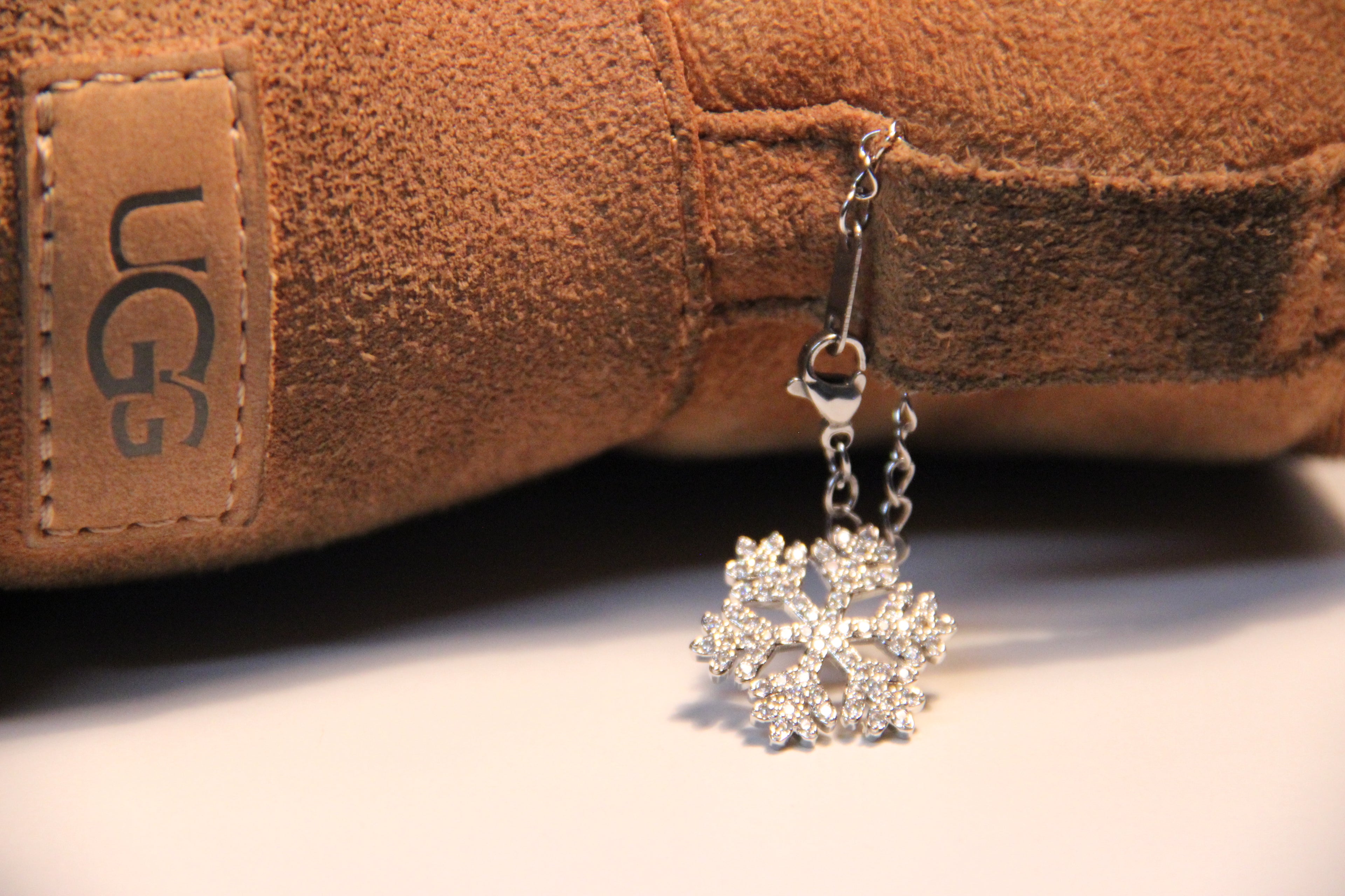 Minéva - Silver Snowflake Charm