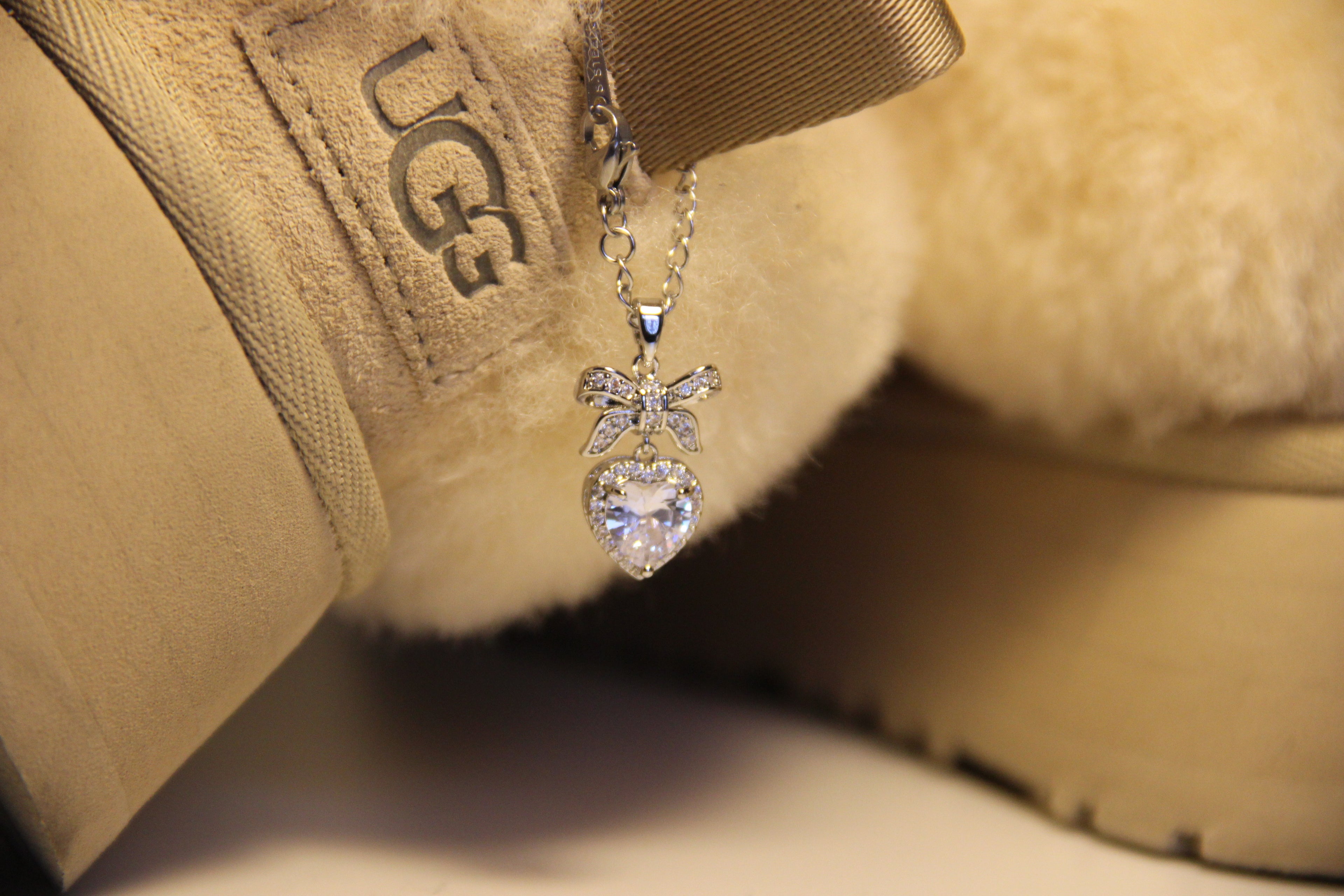 Minéva - Papillion Heart Charm