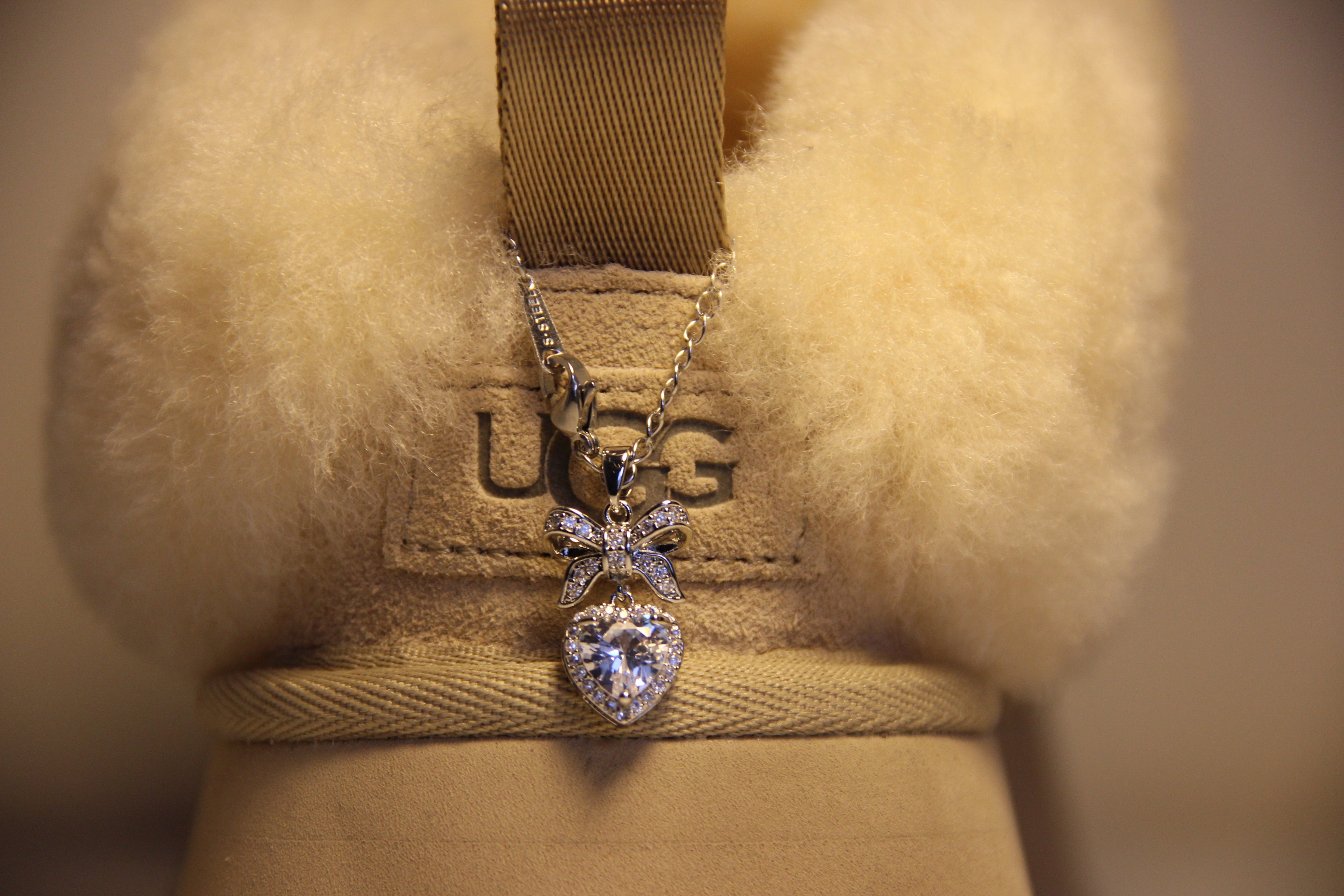 Minéva - Papillion Heart Charm